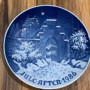 Royal Copenhagen Christmas Plate 1986 snowy scene blue and white Denmark Plate